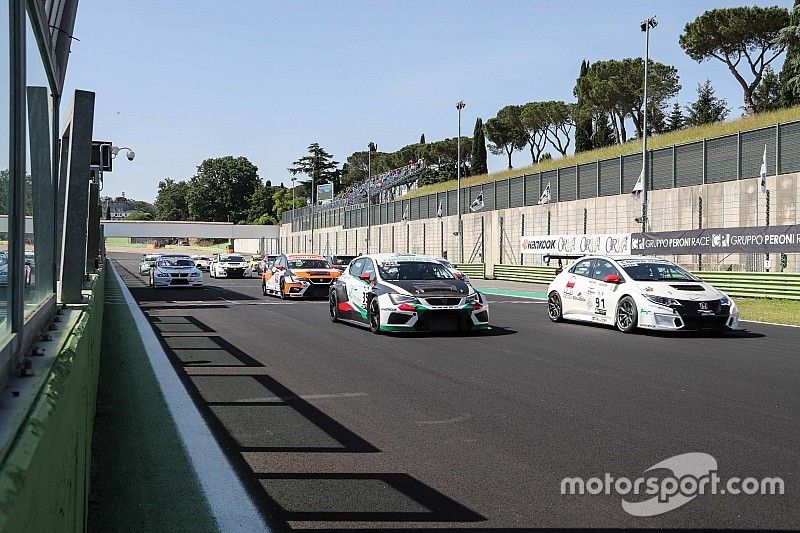 Tre doppiette nel Gruppo Peroni Race Weekend di Vallelunga