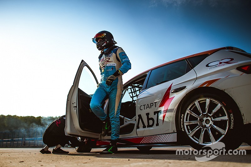 Гонщик Carville Racing победил в Смоленске вопреки обстоятельствам