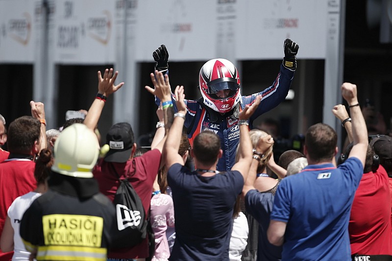 Fotók Michelisz első WTCR-győzelméről