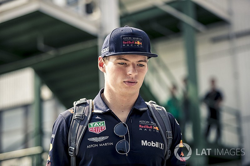 Verstappen, Grosjean'ı engellediği gerekçesiyle inceleme altında!