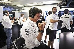RÁDIOS: Invasão de Wolff e Vettel sem acreditar em Hamilton