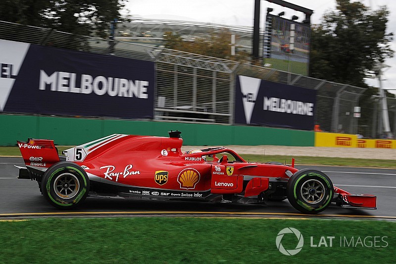 Две Ferrari и Эрикссон возглавили дождевую тренировку в Мельбурне