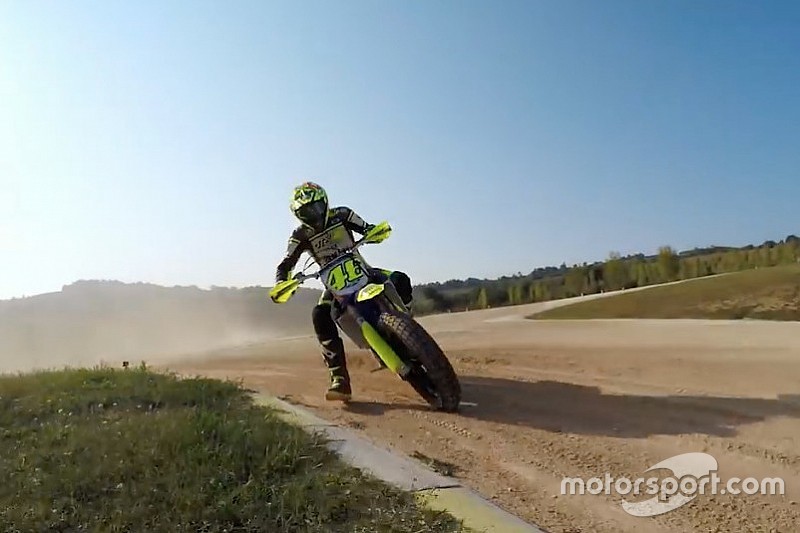 VIDEO: Rossi en su rancho de Tavullia