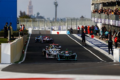 La FIA aclara las normas en el pitlane durante el cambio de coche en Fórmula E