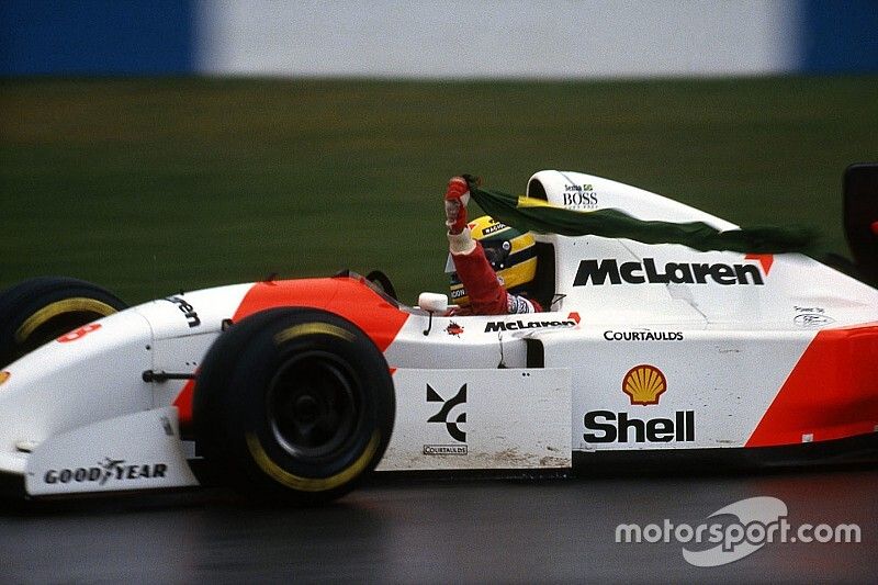 VÍDEO: No clima do GP do Brasil de F1, veja homenagem a Ayrton Senna