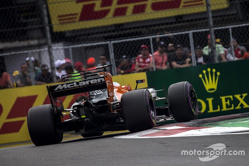 Alonso és Hamilton nagy csatája: ebből lehetett volna sokkal több (videó)