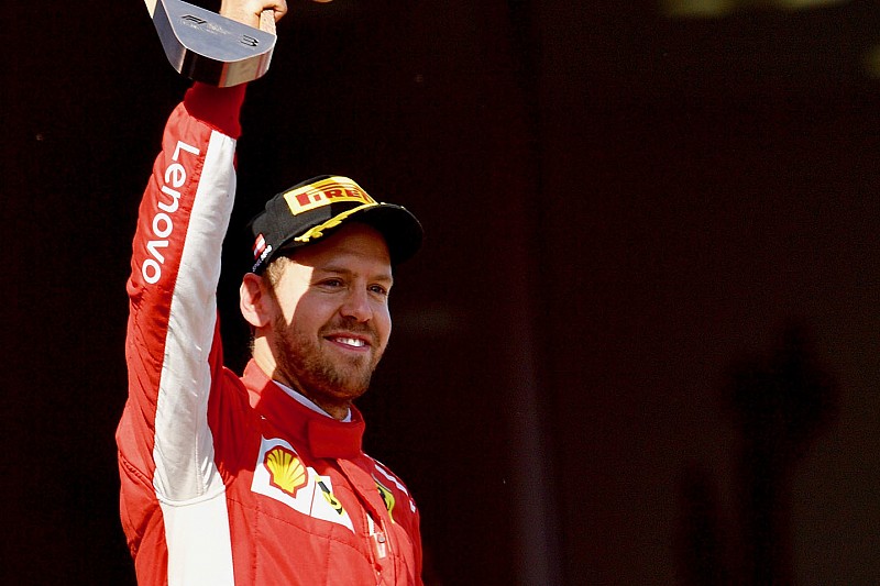 Vettel reméli, a Ferrari képes lesz „lefejleszteni” a Mercedest
