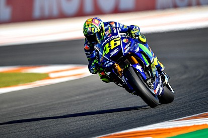 Rossi se queja de la moto de Yamaha en la última calificación del año