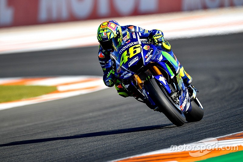 Rossi se queja de la moto de Yamaha en la última calificación del año