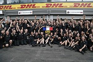 Бывший босс Lotus рассказал о вмешательстве Mercedes в машину Грожана