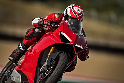 La Ducati Panigale V4 debutterà nel National Trophy con il team Barni!