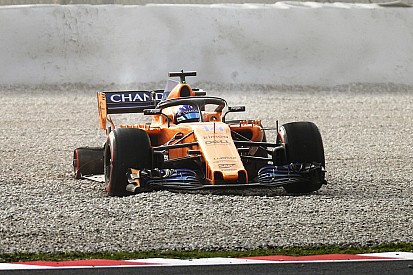 Fernando Alonso y una mala pasada en Barcelona