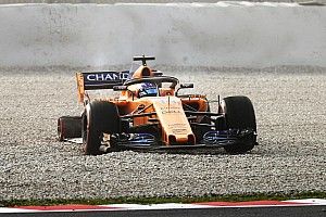 Fernando Alonso y una mala pasada en Barcelona