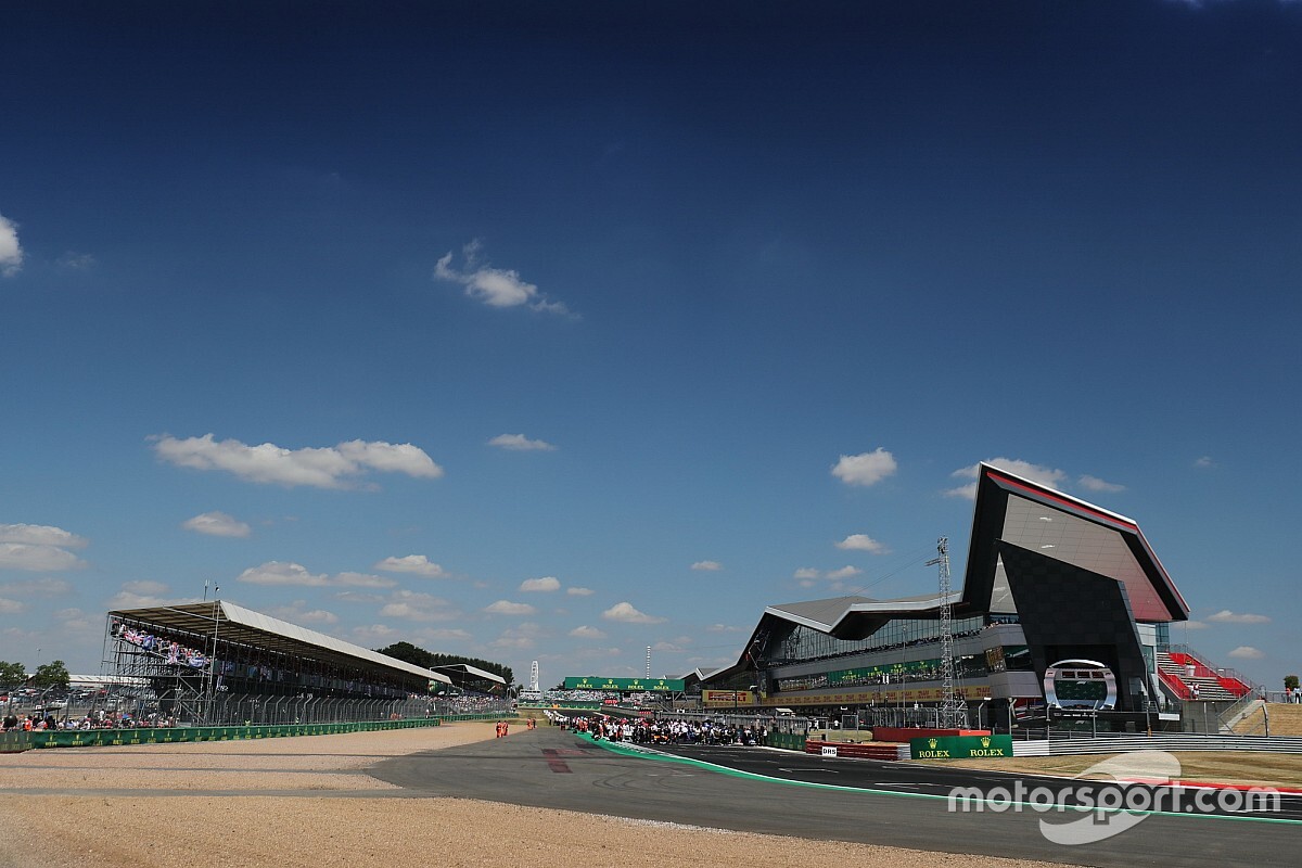 A célegyenesre néző hotel épül Silverstone-ban