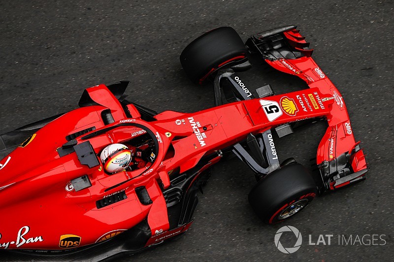 Vettel derrota Mercedes e é pole em Baku