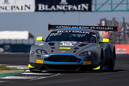 Vaxiviere, Thiim e Dennis portano in trionfo l'Aston Martin a Silverstone