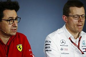 Welk spel spelen Mercedes en Ferrari achter de schermen?