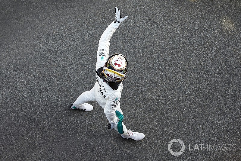 Hamilton pega un golpe sobre la mesa y Alonso entra en Q3