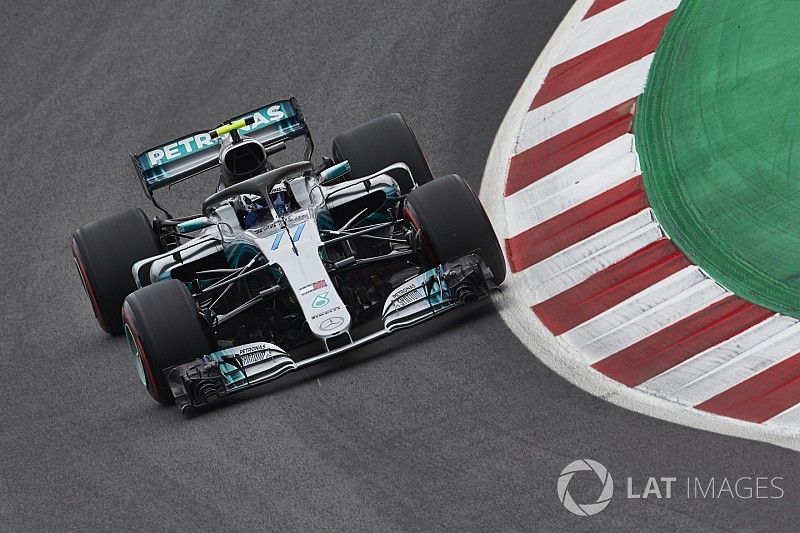 Bottas supera Giovinazzi e lidera manhã em Barcelona