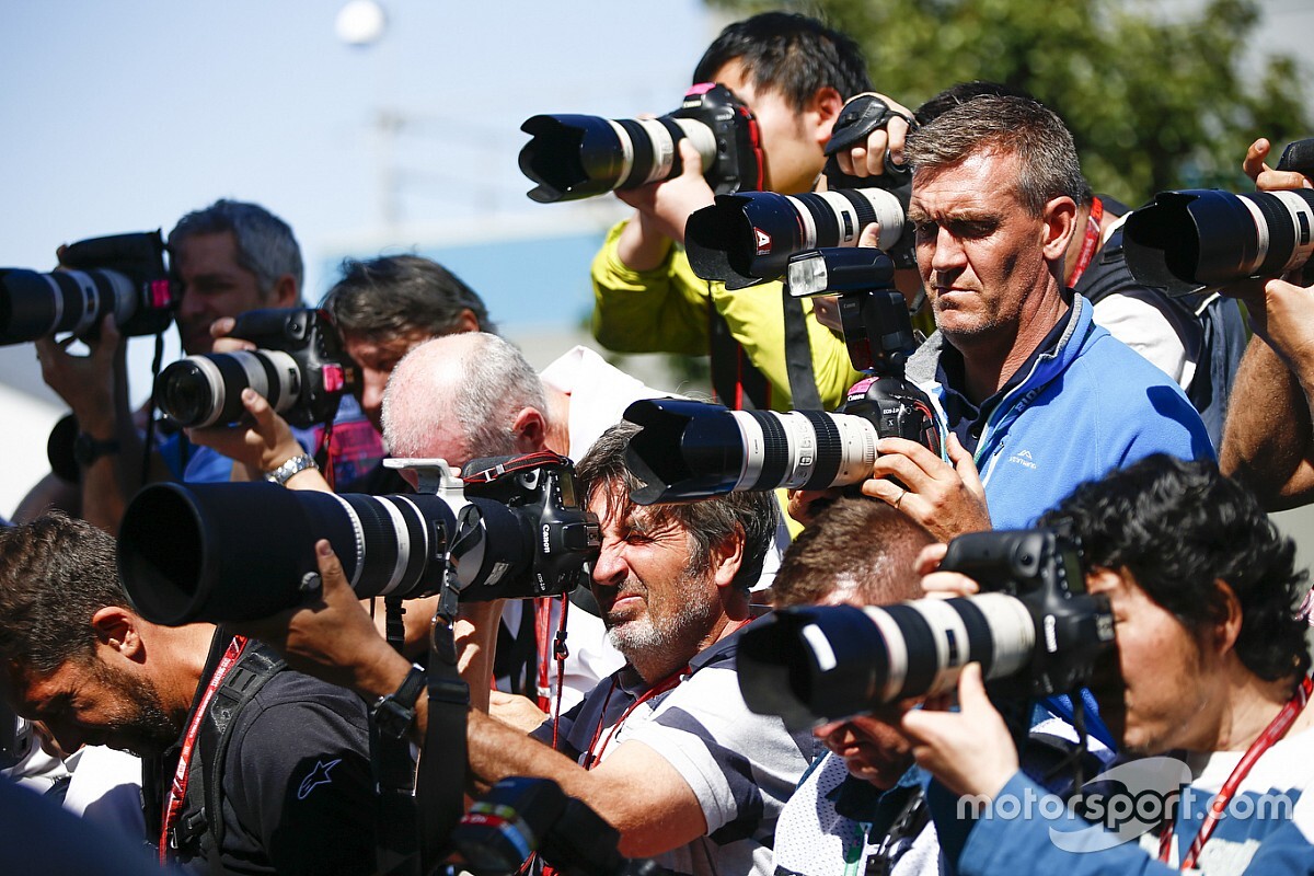 Архив Motorsport Images делает доступной функцию встраивания изображений