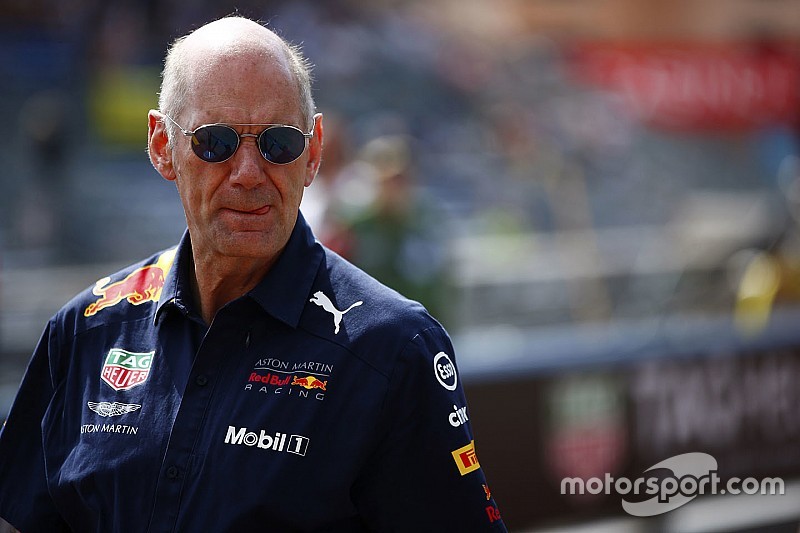 Renault dément vouloir recruter Adrian Newey