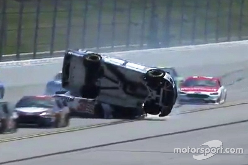 NASCAR: Überschlag und Bestzeit für McMurray in Talladega