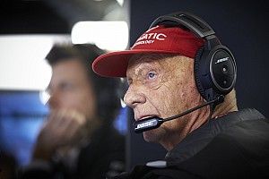 Lauda abandona el hospital tras una fuerte gripe