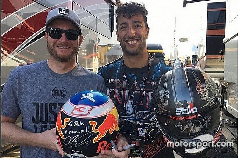VÍDEO: Ricciardo tem primeiro contato com a Nascar