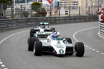 In beeld: Keke en Nico Rosberg rijden in hun kampioenschapsauto's