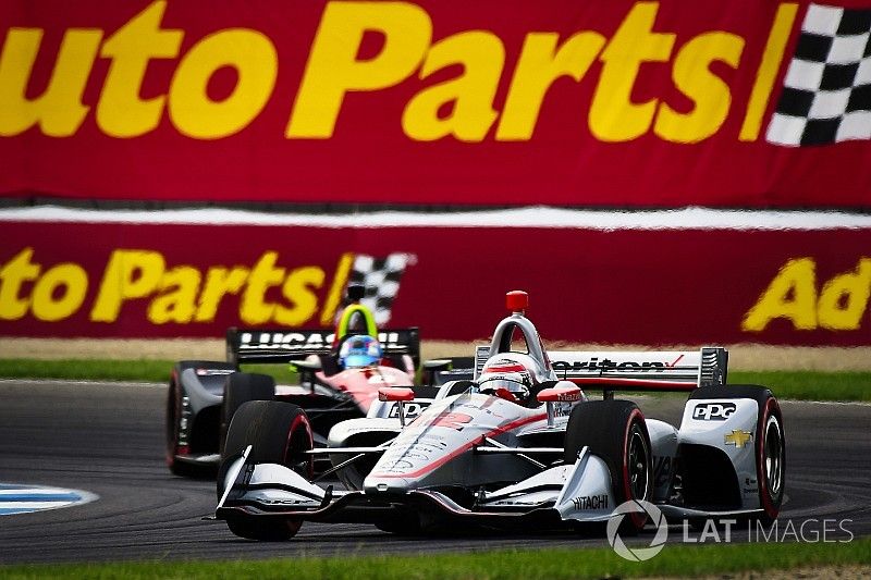 Пауэр выиграл гонку IndyCar в Индианаполисе