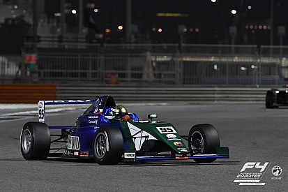 فورمولا 4 الإماراتية: توم بيكهاوسر يفوز بالسباق الرابع والأخير في أبوظبي