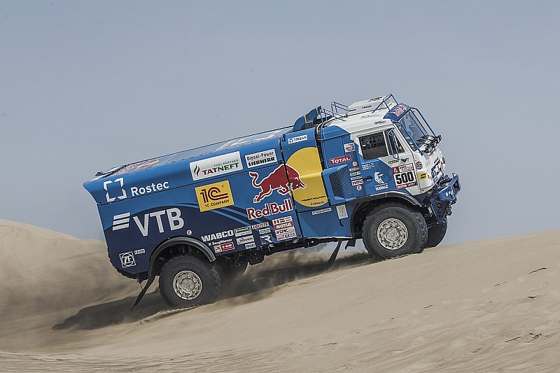 Dakar, Camion, Tappa 4: Nikolaev svetta sul Kamaz, Villagra perde mezz'ora