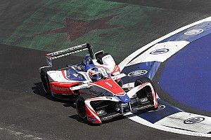 Rosenqvist sobra no México e é pole; Piquet é 7º
