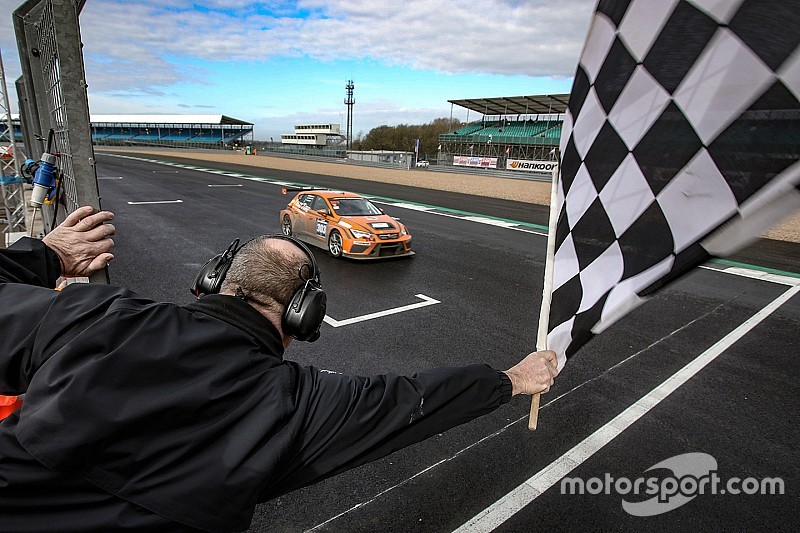24H TCE Series: la Red Camel-Jordans.nl guida la tripletta SEAT a Silverstone