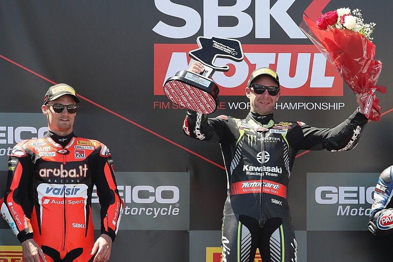 Podium: winnaar Jonathan Rea, Kawasaki Racing, tweede plaats Chaz Davies, Aruba.it Racing-Ducati SBK Team, derde plaats Michael van der Mark, Pata Yamaha