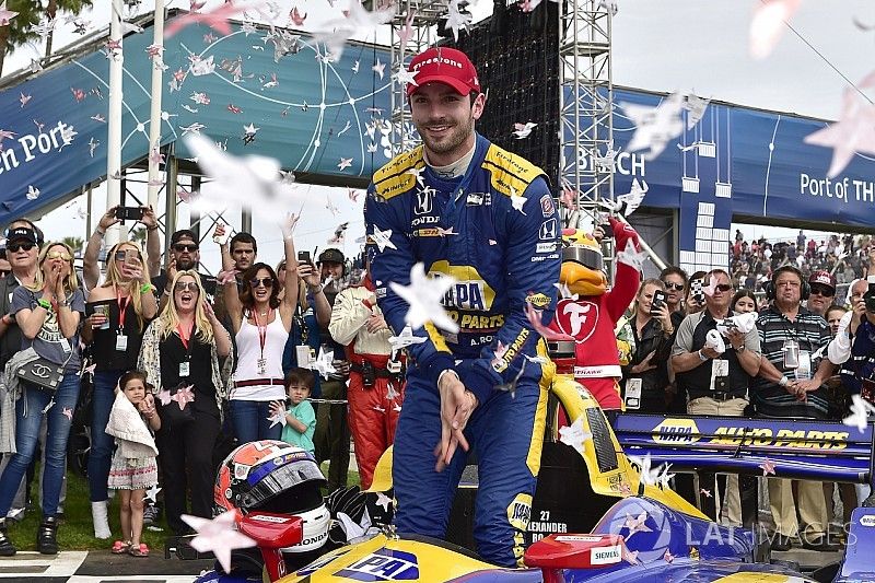 Alexander Rossi, Andretti Autosport Honda celebrates in victory lane