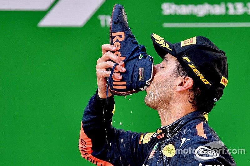 Offrez vos plus beaux shoeys à Daniel Ricciardo !