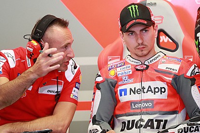 Lorenzo: "Ancora una gomma scaldata difettosa". Michelin: "No, era nuova!"