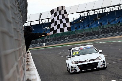 UK: Lloyd fa piazza pulita a Silverstone, sul podio c'è anche l'Alfa Romeo