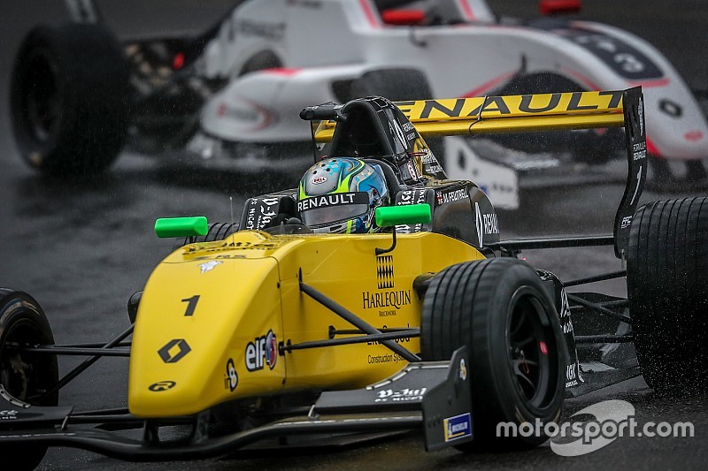 Fulmine Fewtrell in Qualifica, è sua la pole per Gara 1