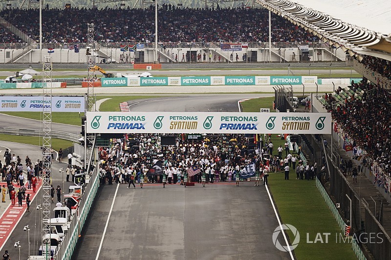 Force India уличила соперников в нарушениях перед стартом
