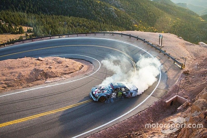 VÍDEO: Ken Block sobe Pikes Peak com carro de 1.400 cv