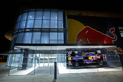 Bijzondere Red Bull-demo's in de jaren '10: Motorstunts in de fabriek