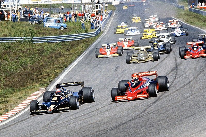 Mario Andretti, Lotus 79 Ford, delante de Niki Lauda, Brabham BT46B Alfa Romeo, Riccardo Patrese, Arrows FA1 Ford, y John Watson, Brabham BT46B Alfa Romeo