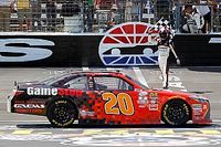 Erik Jones domina  en Texas y gana en Xfinity