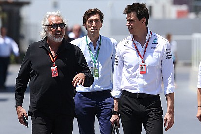 Wolff descarta Alonso apesar de conversa com Briatore