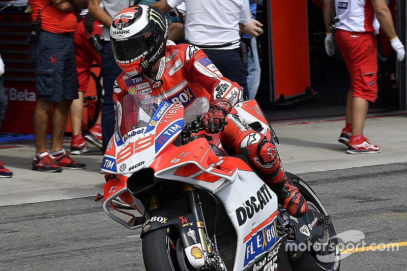 Lorenzo: MotoGP pitstops unsafe without F1-style culture