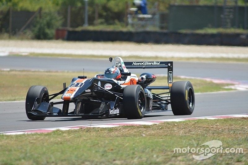 Alessandro Bracalente firma la pole di Magione