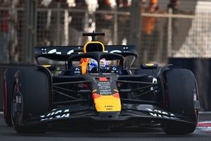 Verstappen z pole position do finału F1