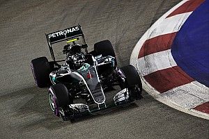 Singapore GP: Rosberg beats lizard-dodging Verstappen in FP3